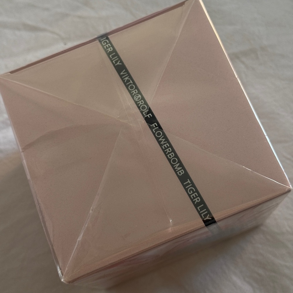 Viktor & Rolf Flowerbomb Tiger Lily Fragrance - Picture 3 of 3